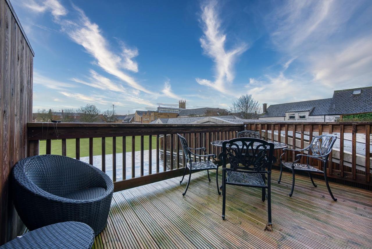 Ashcroft Loft By Timeless Stays - Stunning 3 Bedroom, 2 Bathrooms, Charming Central Apartment Featuring A Balcony Cirencester Buitenkant foto