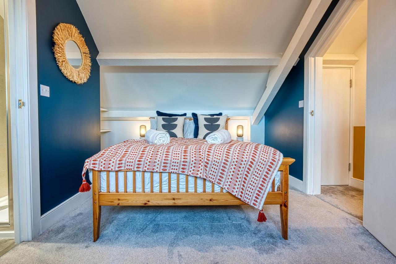Ashcroft Loft By Timeless Stays - Stunning 3 Bedroom, 2 Bathrooms, Charming Central Apartment Featuring A Balcony Cirencester Buitenkant foto