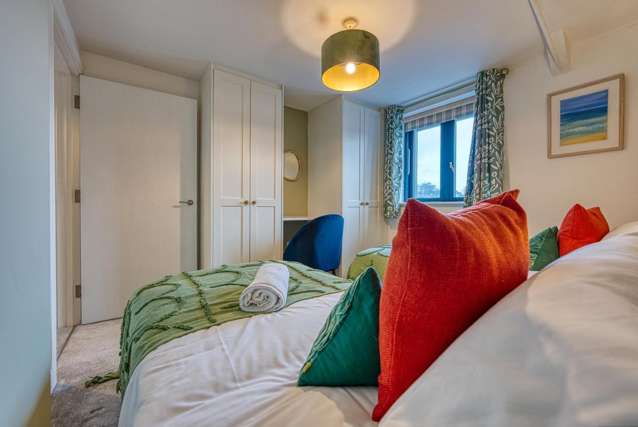 Ashcroft Loft By Timeless Stays - Stunning 3 Bedroom, 2 Bathrooms, Charming Central Apartment Featuring A Balcony Cirencester Buitenkant foto