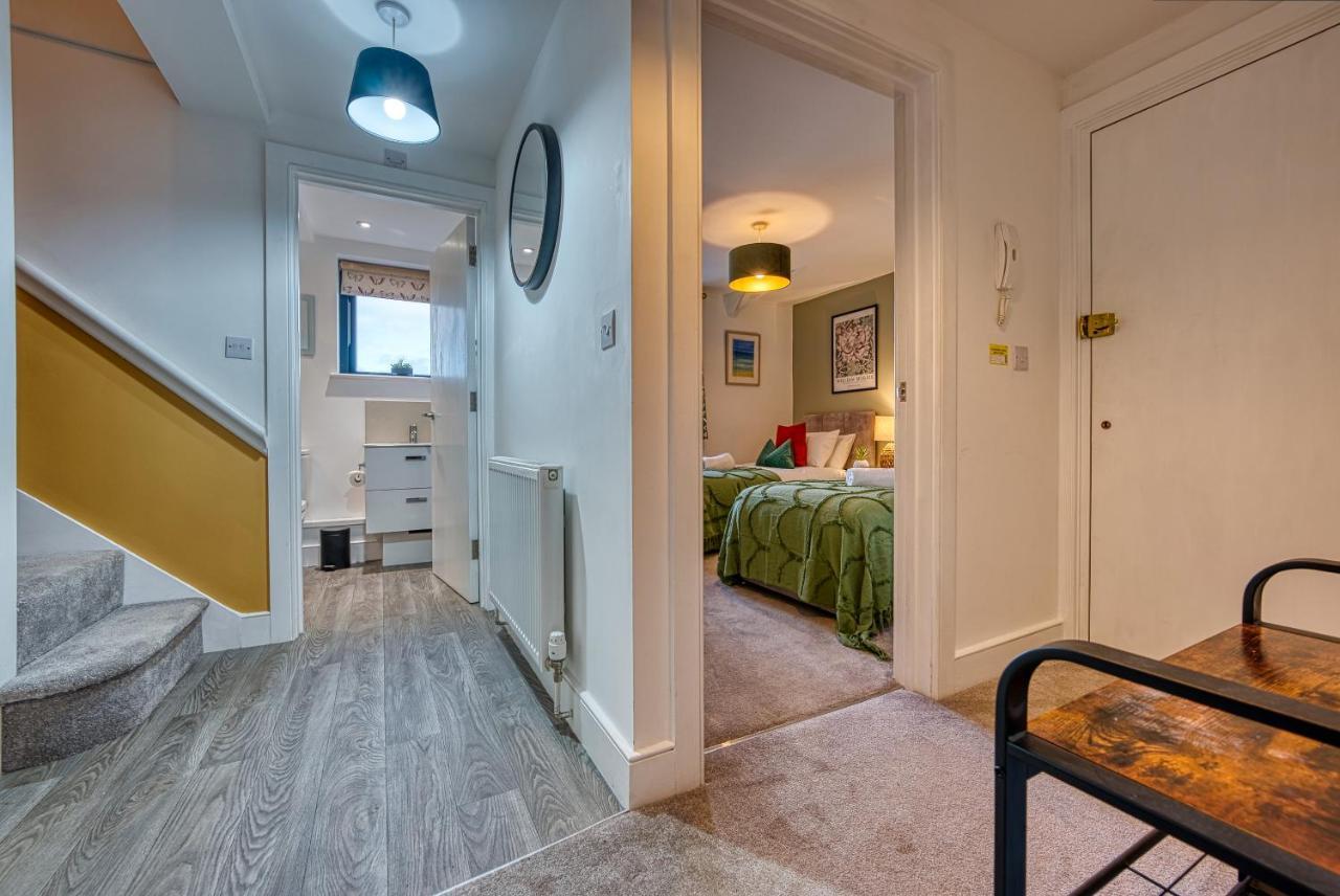 Ashcroft Loft By Timeless Stays - Stunning 3 Bedroom, 2 Bathrooms, Charming Central Apartment Featuring A Balcony Cirencester Buitenkant foto