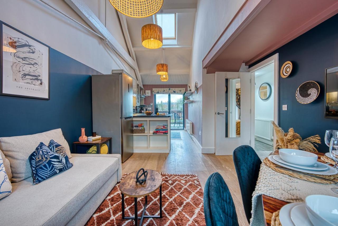 Ashcroft Loft By Timeless Stays - Stunning 3 Bedroom, 2 Bathrooms, Charming Central Apartment Featuring A Balcony Cirencester Buitenkant foto