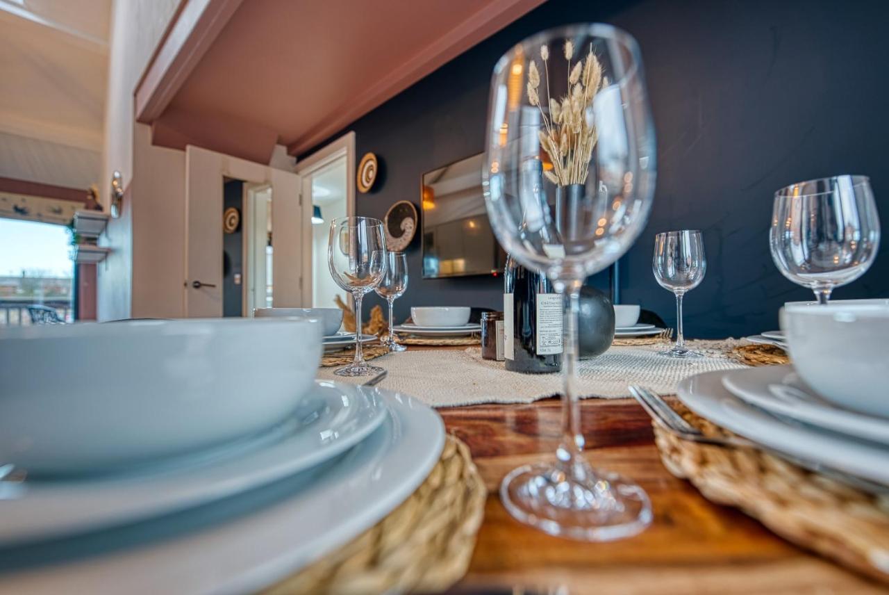 Ashcroft Loft By Timeless Stays - Stunning 3 Bedroom, 2 Bathrooms, Charming Central Apartment Featuring A Balcony Cirencester Buitenkant foto